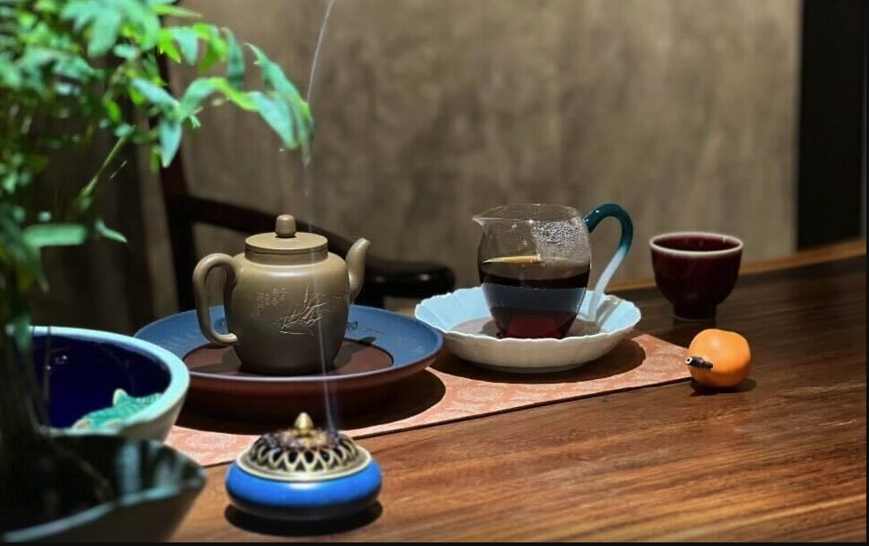 Hướng Dẫn Xông Trầm Hương Trong Không Gian Trà Đạo